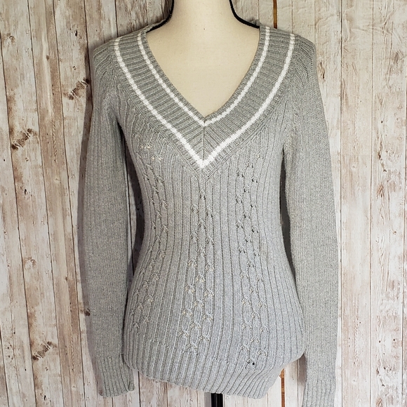 Old Navy V neck slip on knitted sweater - Picture 1 of 10